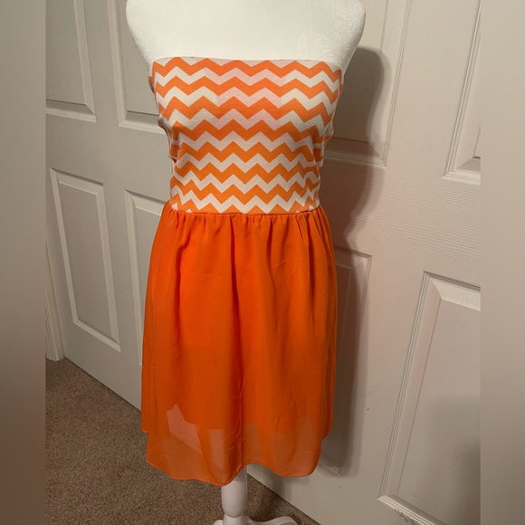 Women’s dress - Picture 2 of 6